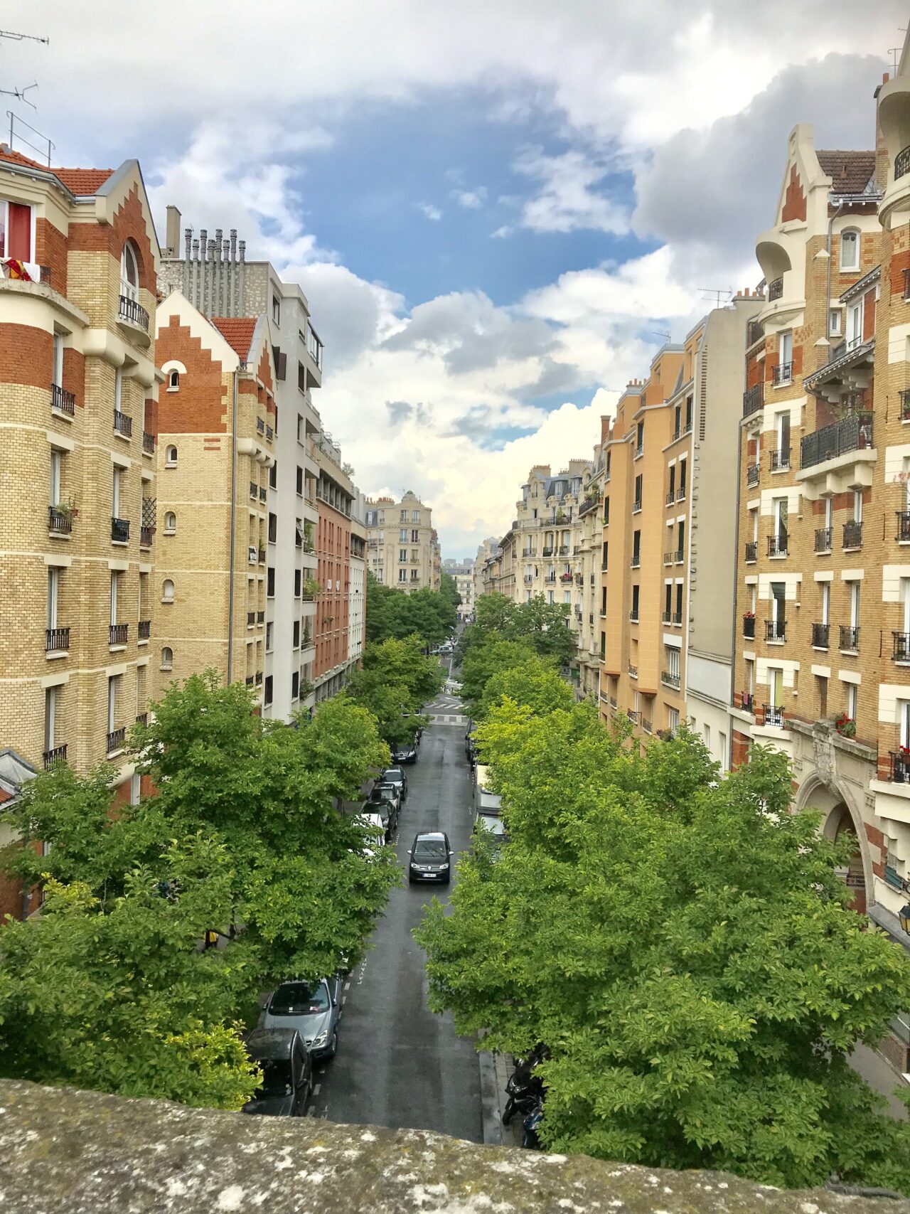 パリ：高架歩道より